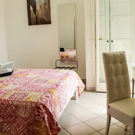 Al Doremi فندق مبيت وإفطار Castegnero